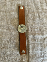 Load image into Gallery viewer, Vintage Watch T11
